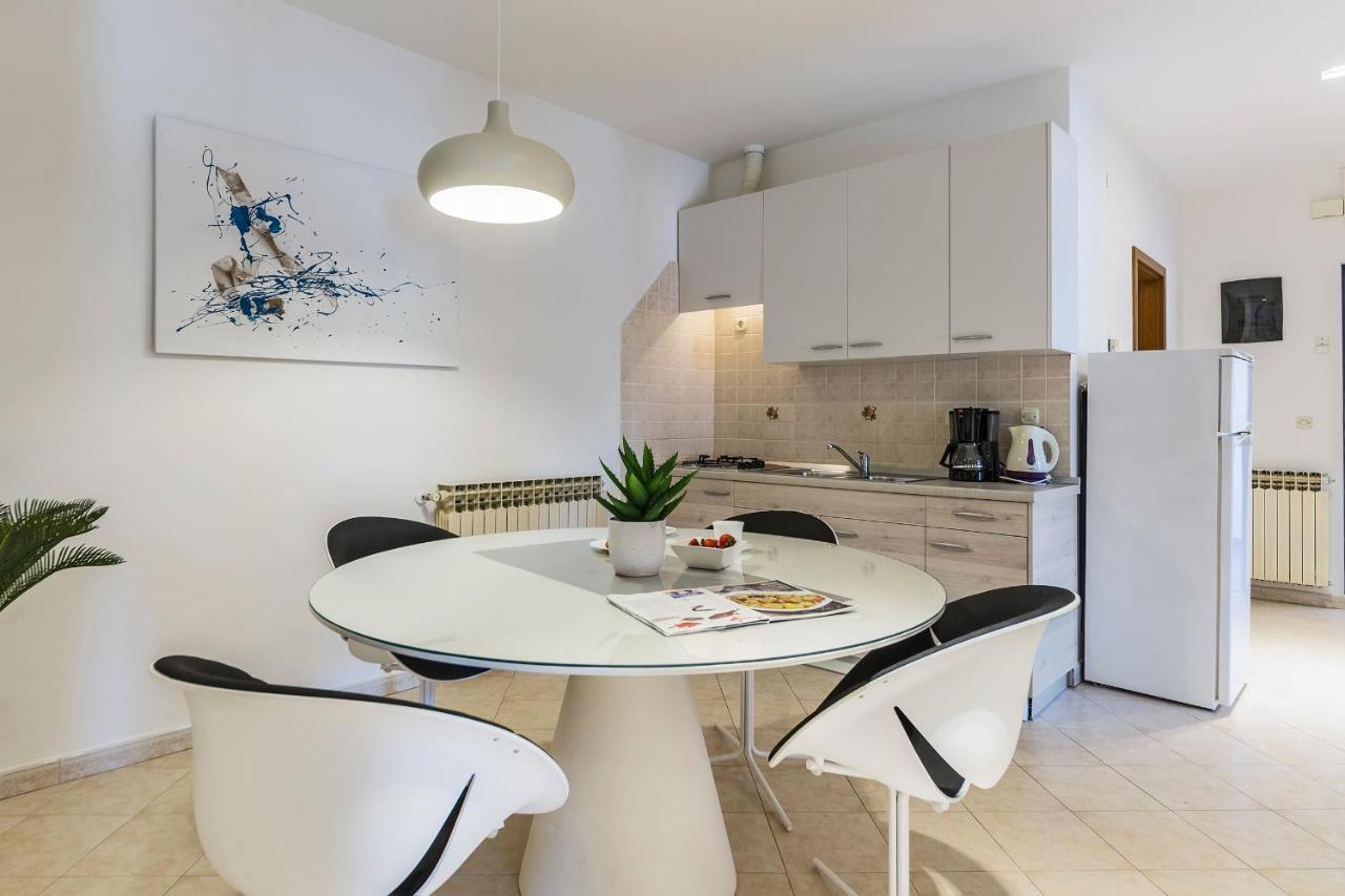 Apartments With A Parking Space Rabac, Labin - 9652 Екстер'єр фото